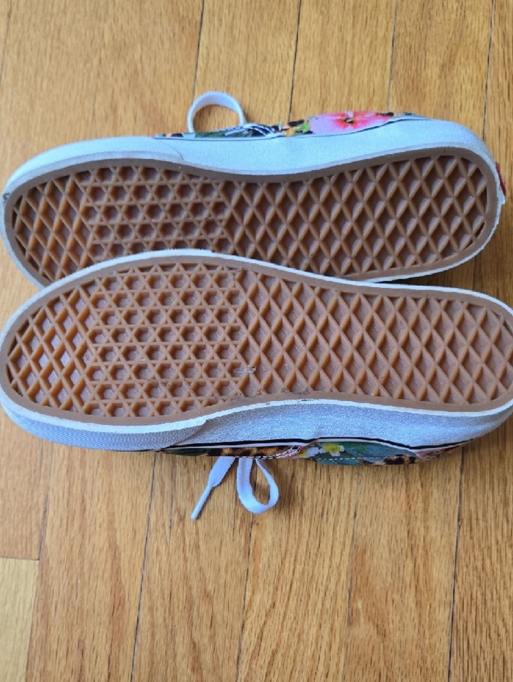 Vans Women' Floral Checkerboard Lace-Up Sneakers - Multicolor - Picture 3 of 11